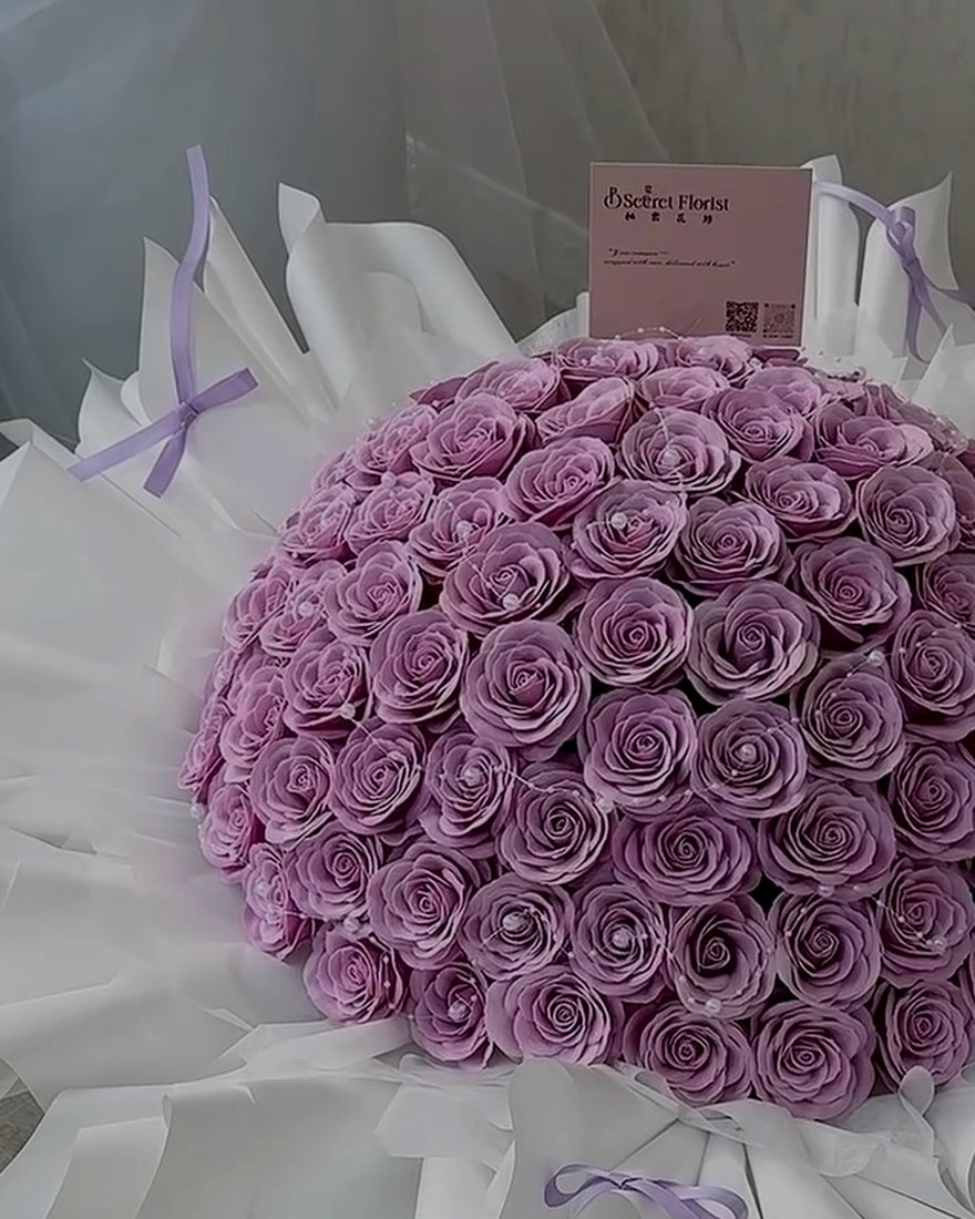 A finished arrangement by B Secret Florist.